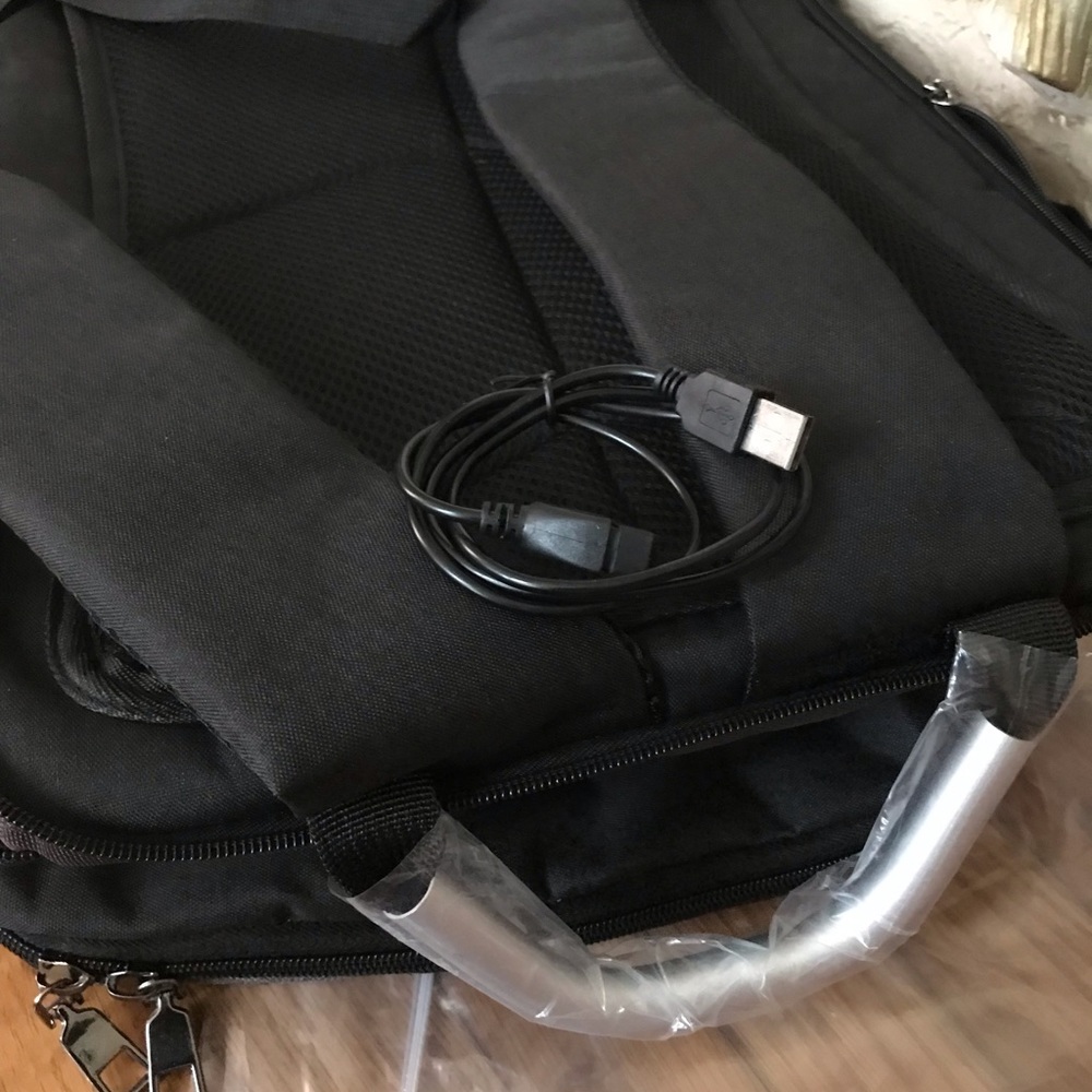 Bagpack - Picture 2 of 3